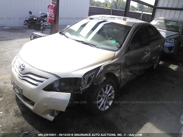 4T1BK3EK9BU119476 - 2011 TOYOTA CAMRY SE/LE/XLE GOLD photo 2