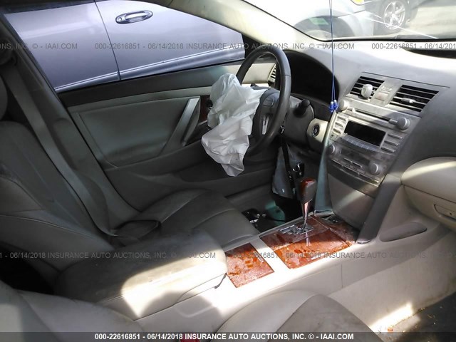 4T1BK3EK9BU119476 - 2011 TOYOTA CAMRY SE/LE/XLE ოქროსფერი ფოტო 5