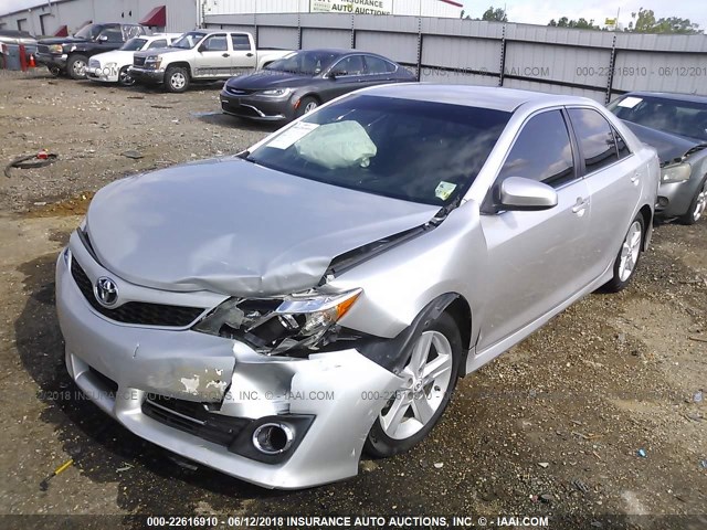 4T1BF1FK8CU083420 - 2012 TOYOTA CAMRY SE/LE/XLE SILVER photo 2