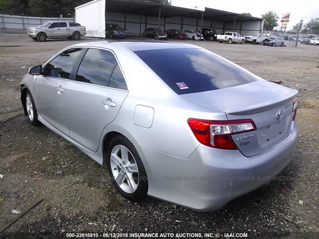4T1BF1FK8CU083420 - 2012 TOYOTA CAMRY SE/LE/XLE SILVER photo 3