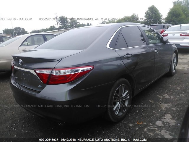 4T1BF1FK0FU037567 - 2015 TOYOTA CAMRY LE/XLE/SE/XSE GRAY photo 4