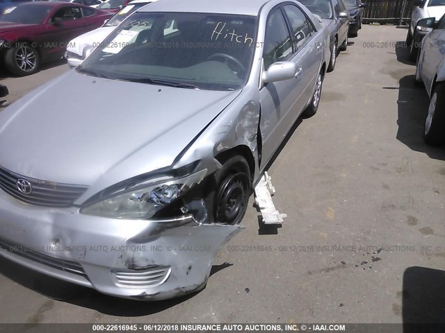 4T1BE32K05U576712 - 2005 TOYOTA CAMRY LE/XLE/SE 银色 照片 2