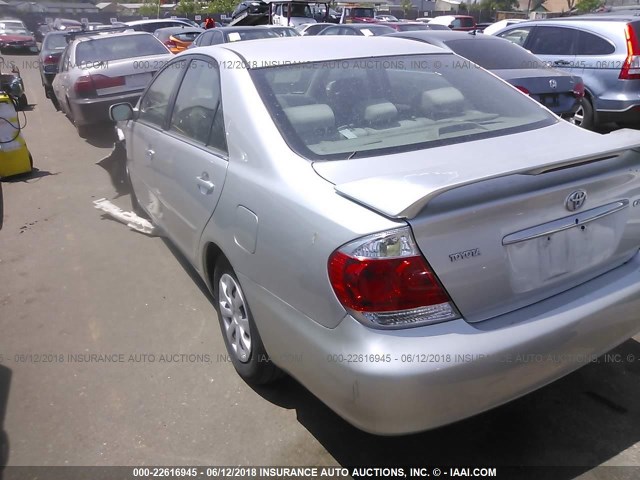 4T1BE32K05U576712 - 2005 TOYOTA CAMRY LE/XLE/SE 银色 照片 3