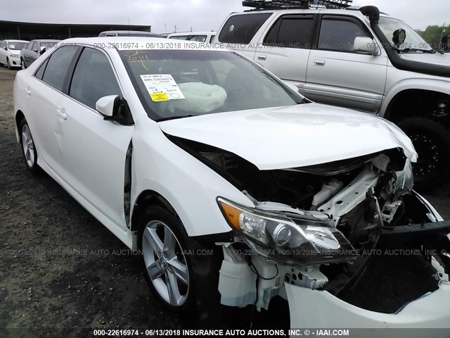 4T1BF1FKXCU590822 - 2012 TOYOTA CAMRY SE/LE/XLE WHITE photo 1