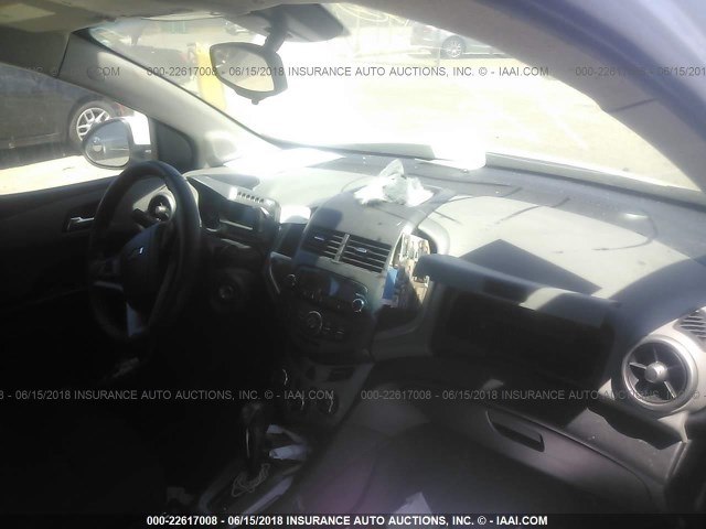 1G1JC5SG0D4230678 - 2013 CHEVROLET SONIC LT WHITE photo 5