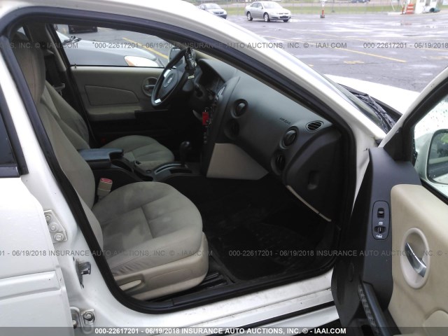 2G2WP552871195233 - 2007 PONTIAC GRAND PRIX WHITE photo 5