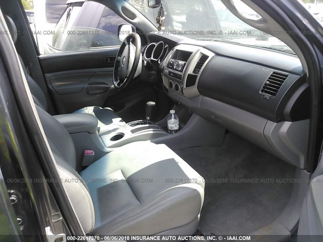 3TMLU42NX9M025001 - 2009 TOYOTA TACOMA DOUBLE CAB ნაცრისფერი ფოტო 5