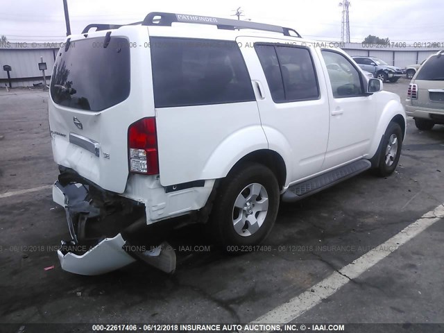 5N1AR18W05C717895 - 2005 NISSAN PATHFINDER LE/SE/XE WHITE photo 4