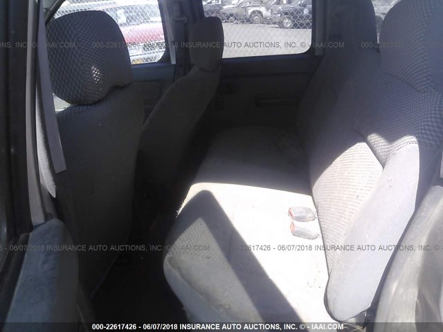 1N6ED29Y82C361196 - 2002 NISSAN FRONTIER CREW CAB XE/CREW CAB SE GRAY photo 8