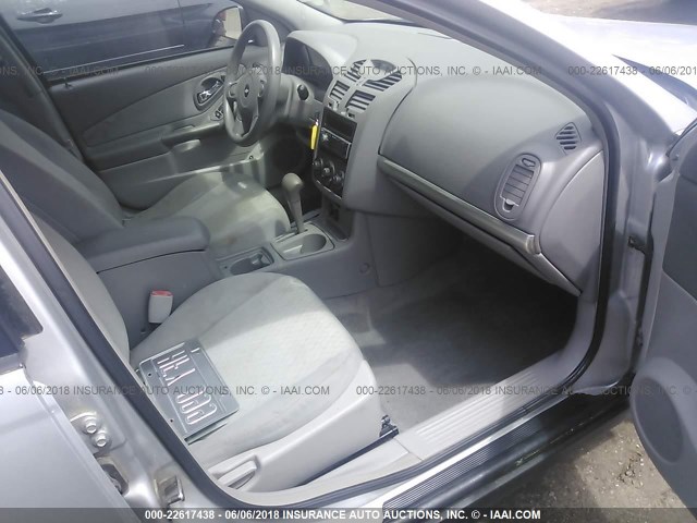 1G1ZS52F94F186083 - 2004 CHEVROLET MALIBU SILVER photo 5