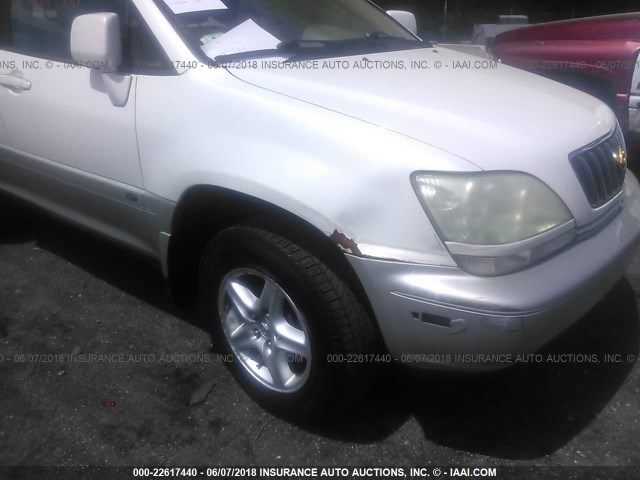 JTJHF10U020238845 - 2002 LEXUS RX 300 WHITE photo 6