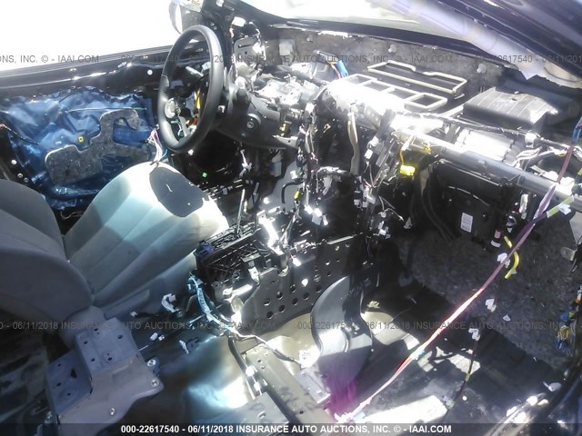 4T1BF1FKXHU320772 - 2017 TOYOTA CAMRY LE/XLE/SE/XSE BLACK photo 5