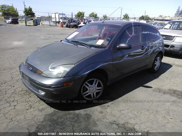 3FAFP31Z34R108404 - 2004 FORD FOCUS ZX3 GRAY photo 2
