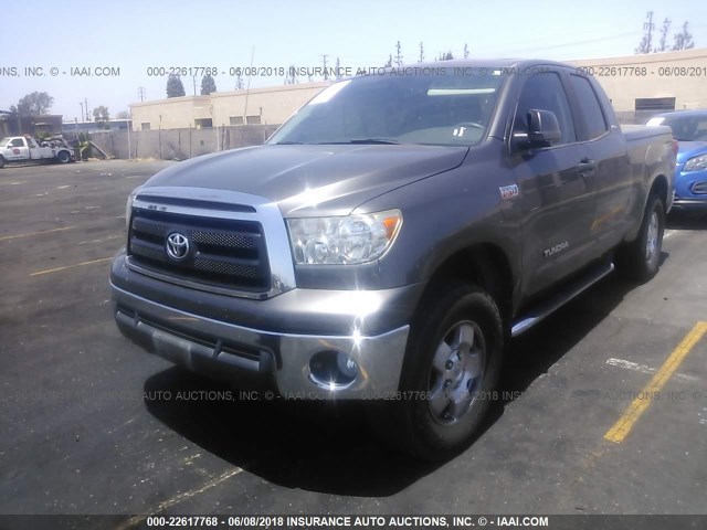 5TFUY5F11CX216801 - 2012 TOYOTA TUNDRA DOUBLE CAB SR5 GRAY photo 2