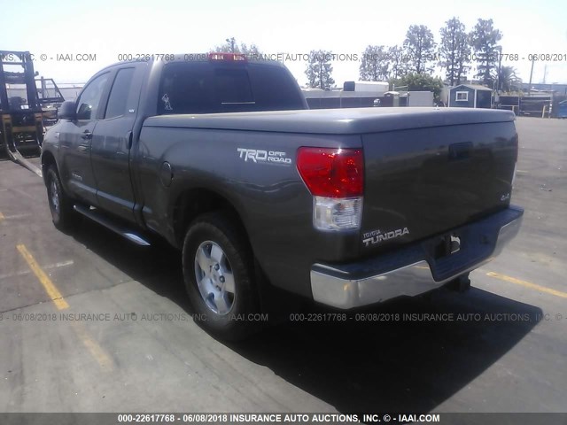 5TFUY5F11CX216801 - 2012 TOYOTA TUNDRA DOUBLE CAB SR5 GRAY photo 3