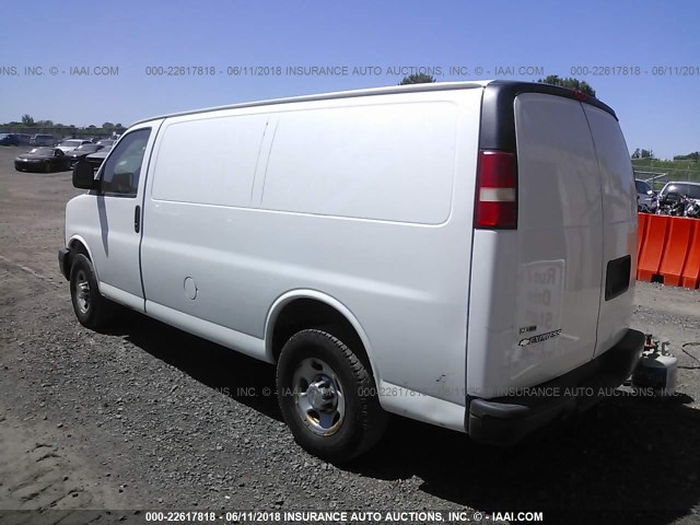 1GC2GTBGXA1136003 - 2010 CHEVROLET EXPRESS G3500  WHITE photo 3