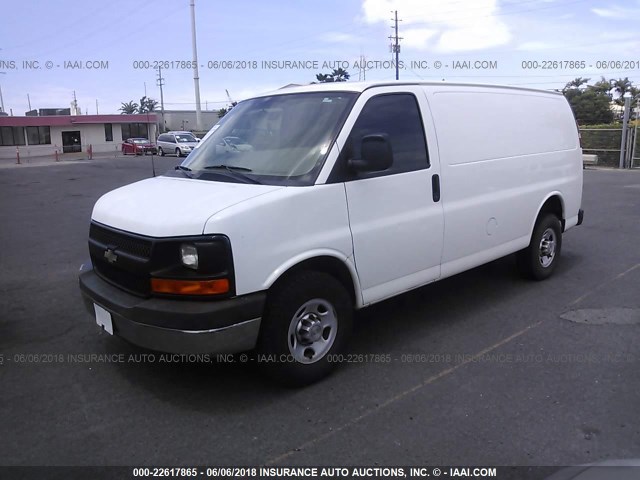 1GCZGTBA9B1156559 - 2011 CHEVROLET EXPRESS G3500  WHITE photo 2