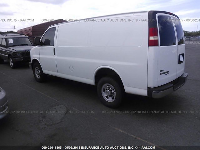 1GCZGTBA9B1156559 - 2011 CHEVROLET EXPRESS G3500  WHITE photo 3