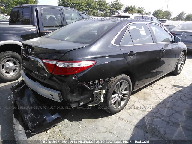 4T1BF1FK1HU750027 - 2017 TOYOTA CAMRY LE/XLE/SE/XSE BLACK photo 4