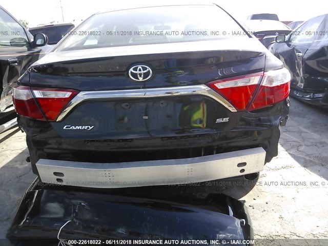 4T1BF1FK1HU750027 - 2017 TOYOTA CAMRY LE/XLE/SE/XSE BLACK photo 6