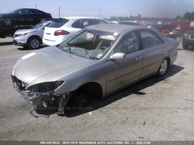 4T1BE32K73U188227 - 2003 TOYOTA CAMRY LE/XLE/SE ოქროსფერი ფოტო 2