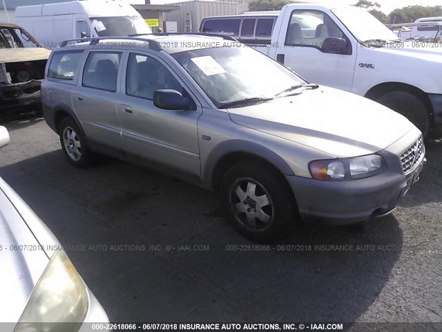 YV1SZ58D521080129 - 2002 VOLVO V70 XC GOLD photo 1