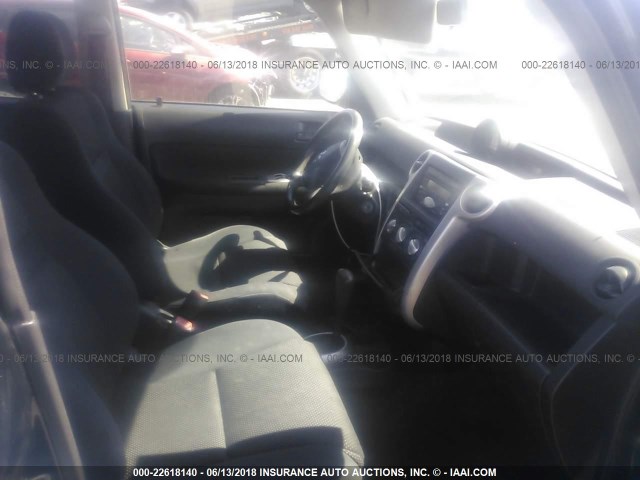 JTLKT324440137924 - 2004 TOYOTA SCION XB BLACK photo 5