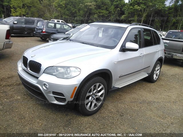 5UXZV4C53D0E13237 - 2013 BMW X5 XDRIVE35I SILVER photo 2