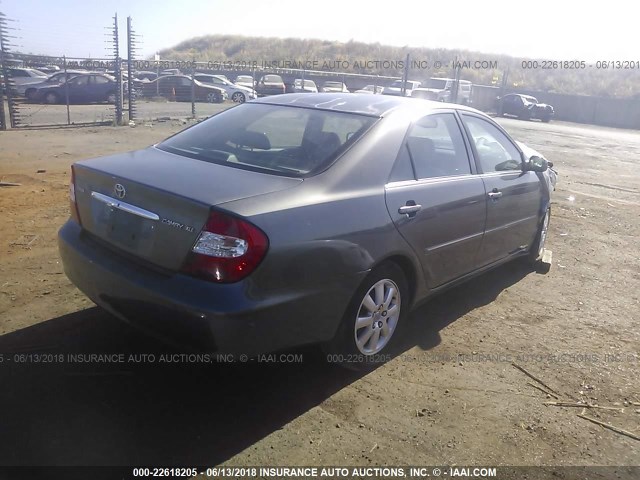 JTDBE30K320053288 - 2002 TOYOTA CAMRY LE/XLE/SE ნაცრისფერი ფოტო 4