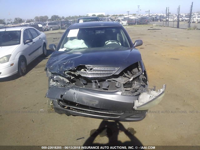 JTDBE30K320053288 - 2002 TOYOTA CAMRY LE/XLE/SE ნაცრისფერი ფოტო 6
