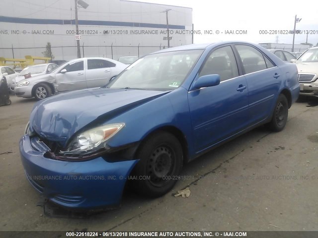 JTDBE32K430150367 - 2003 TOYOTA CAMRY LE/XLE BLUE photo 2