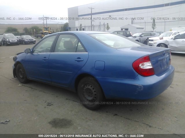 JTDBE32K430150367 - 2003 TOYOTA CAMRY LE/XLE BLUE photo 3