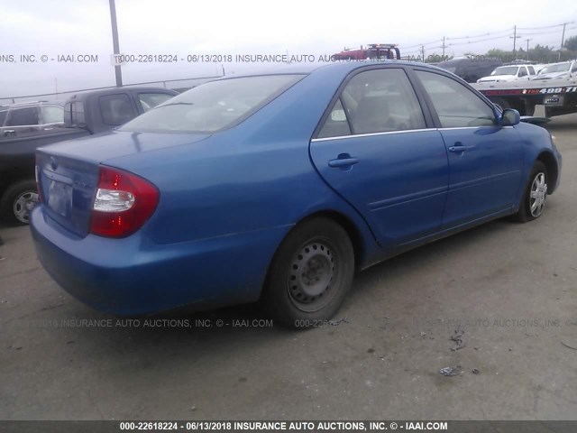 JTDBE32K430150367 - 2003 TOYOTA CAMRY LE/XLE Blau Foto 4