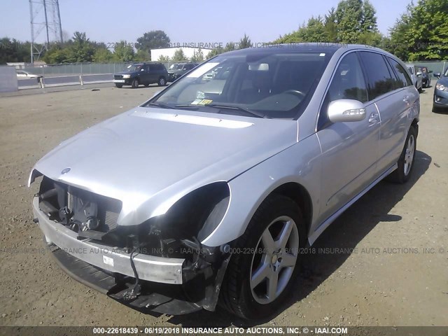 4JGCB6FE8AA107317 - 2010 MERCEDES-BENZ R 350 4MATIC SILVER photo 2