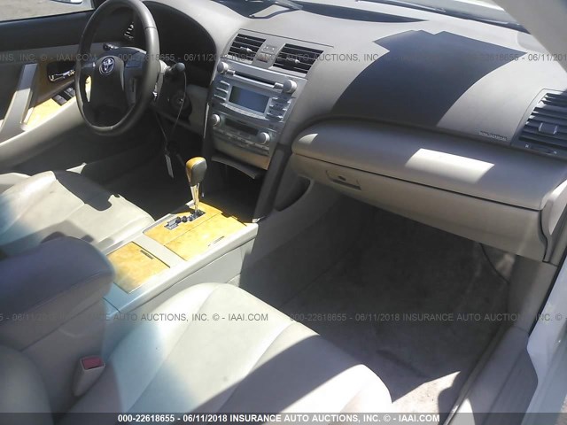 JTNBE46K573024681 - 2007 TOYOTA CAMRY NEW GENERAT CE/LE/XLE/SE WHITE photo 5