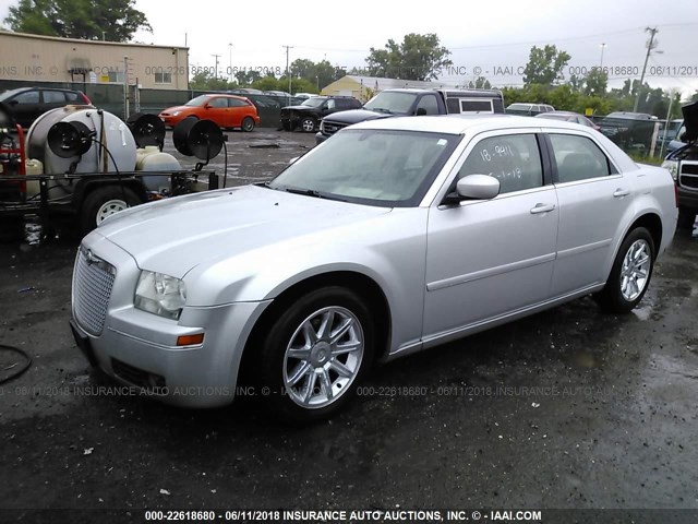 2C3JA53G55H595779 - 2005 CHRYSLER 300 TOURING SILVER photo 2