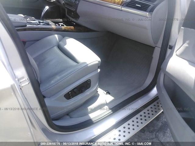 5UXFE83599L310028 - 2009 BMW X5 XDRIVE48I Argent photo 5