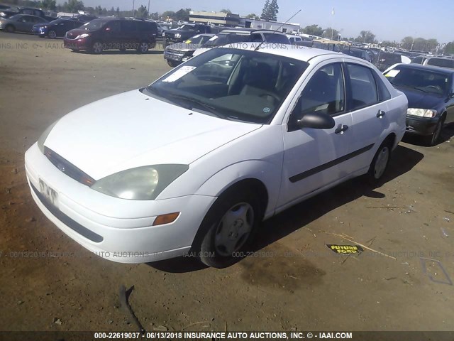 1FAFP33Z54W178545 - 2004 FORD FOCUS LX WHITE photo 2