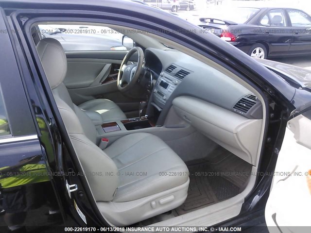 4T1BF3EK1BU143369 - 2011 TOYOTA CAMRY SE/LE/XLE 黑色 照片 5