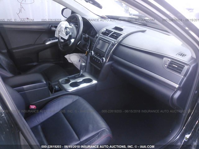4T1BF1FKXDU692235 - 2013 TOYOTA CAMRY L/SE/LE/XLE 黑色 照片 5