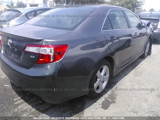 4T1BF1FK3EU371235 - 2014 TOYOTA CAMRY L/SE/LE/XLE 海军蓝 照片 4