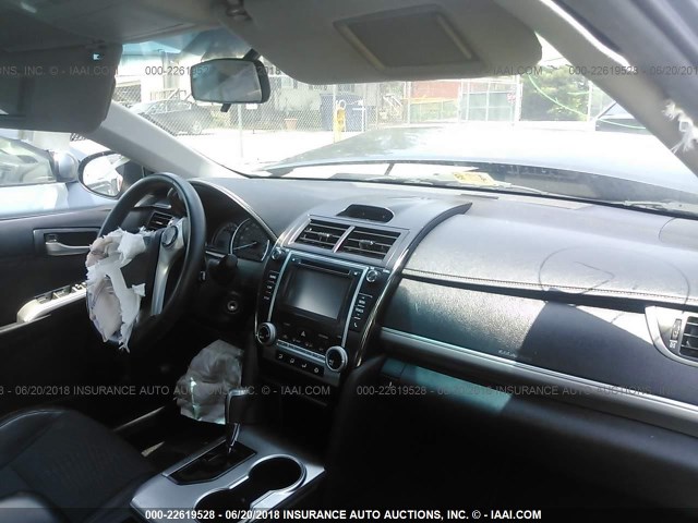 4T1BF1FK3EU371235 - 2014 TOYOTA CAMRY L/SE/LE/XLE 海军蓝 照片 5