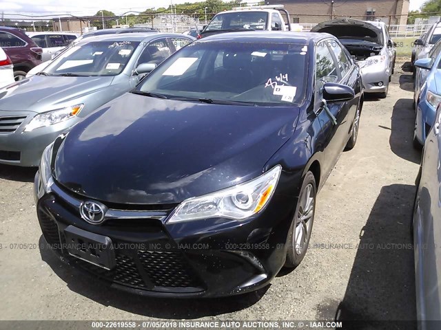 4T1BF1FK3FU097536 - 2015 TOYOTA CAMRY LE/XLE/SE/XSE BLACK photo 2