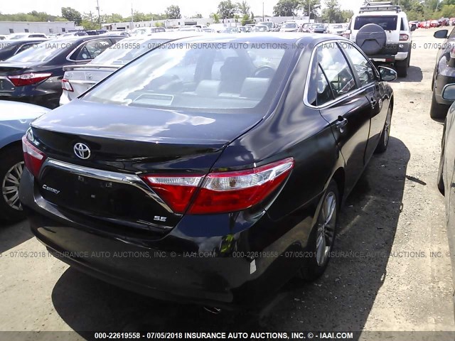 4T1BF1FK3FU097536 - 2015 TOYOTA CAMRY LE/XLE/SE/XSE BLACK photo 4