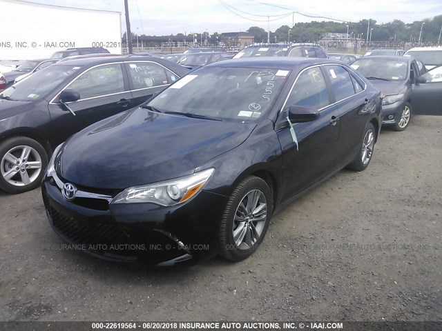 4T1BF1FK6FU011555 - 2015 TOYOTA CAMRY LE/XLE/SE/XSE BLACK photo 2