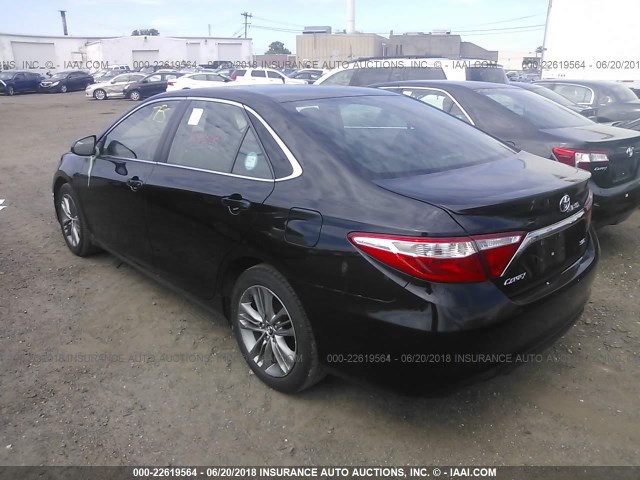 4T1BF1FK6FU011555 - 2015 TOYOTA CAMRY LE/XLE/SE/XSE BLACK photo 3