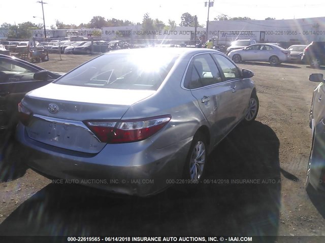 4T4BF1FKXFR457553 - 2015 TOYOTA CAMRY LE/XLE/SE/XSE SILVER photo 4