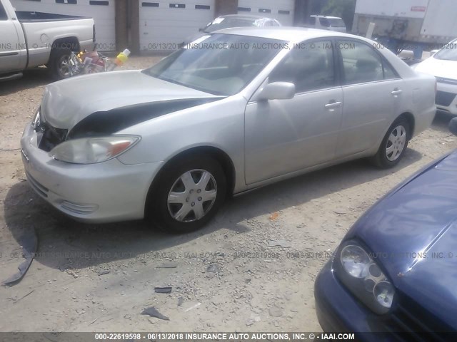 4T1BE32K44U381033 - 2004 TOYOTA CAMRY LE/XLE/SE ვერცხლისფერი ფოტო 2