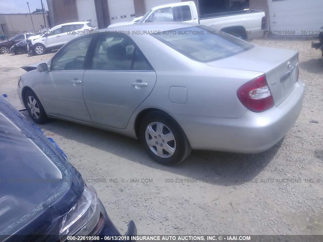 4T1BE32K44U381033 - 2004 TOYOTA CAMRY LE/XLE/SE ვერცხლისფერი ფოტო 3