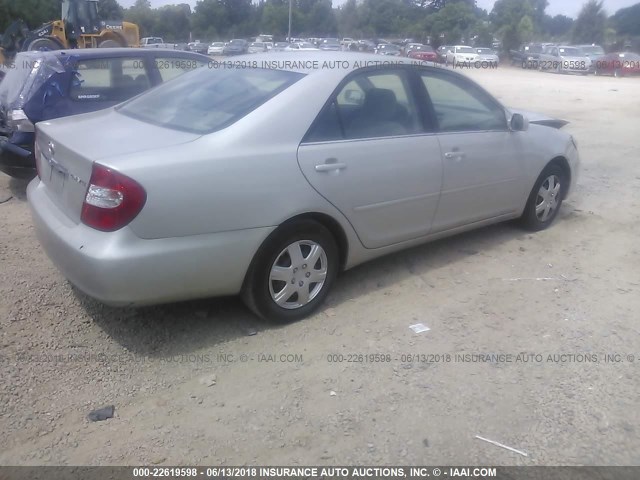 4T1BE32K44U381033 - 2004 TOYOTA CAMRY LE/XLE/SE ვერცხლისფერი ფოტო 4
